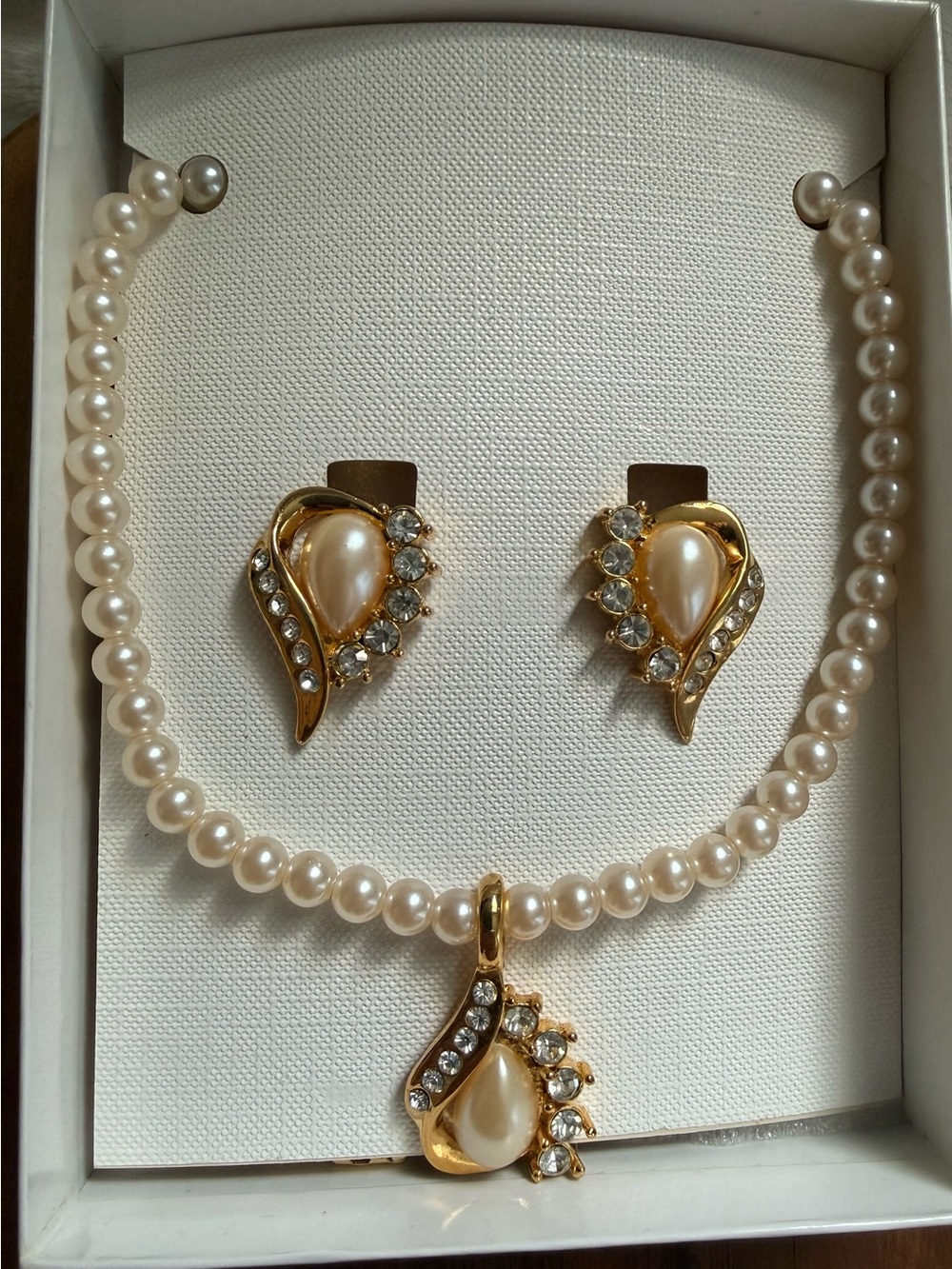 Vintage Faux Pearl Gold Tone Teardrop Necklace Matching Earrings Rhinestone